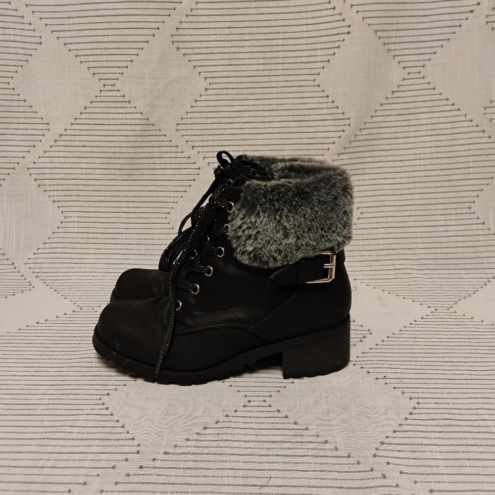 Girls Black Fur-Lined Lace-Up Boots With Zipper Size 2